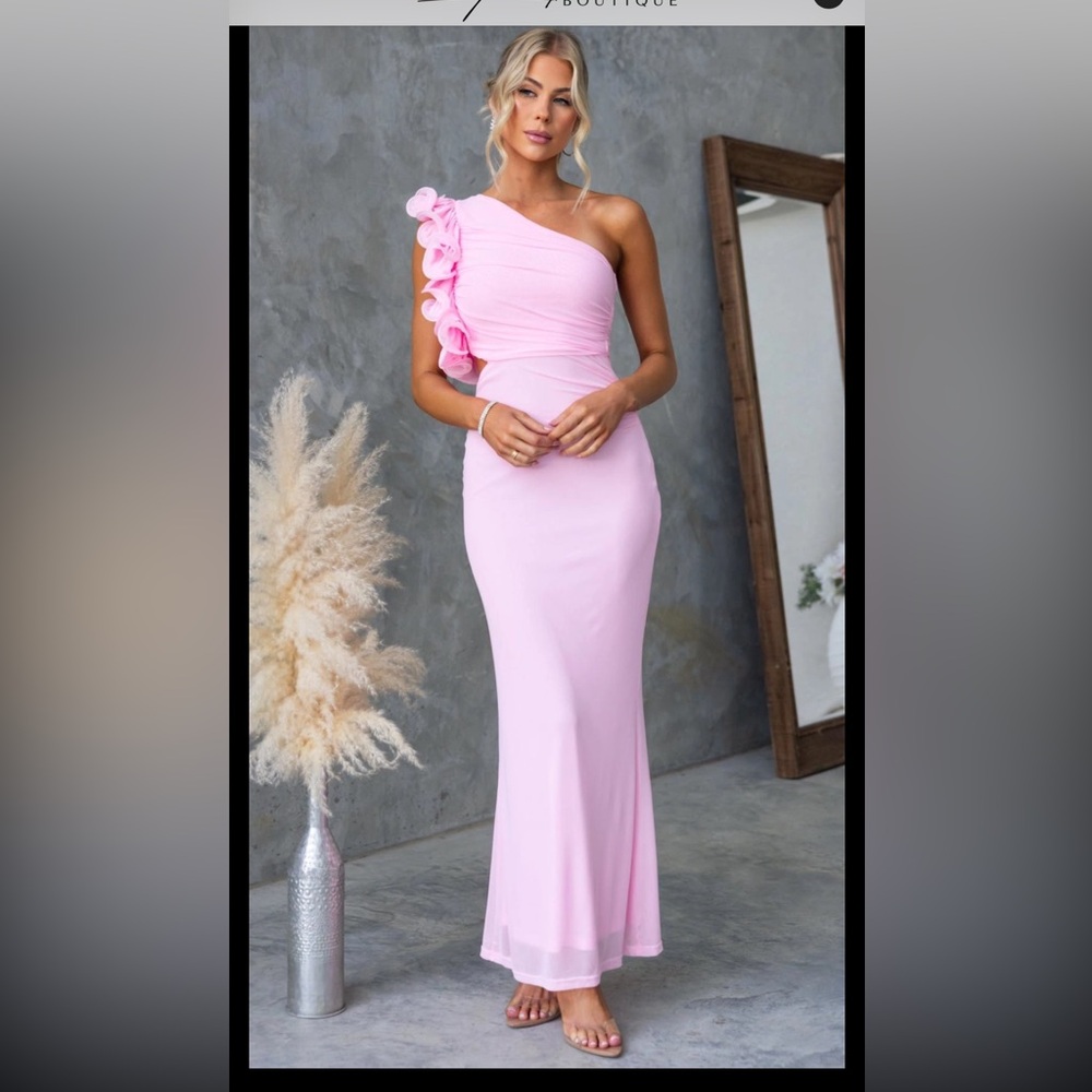 One-Shoulder Pink Ruffle Column Dress - Picture 4 of 6